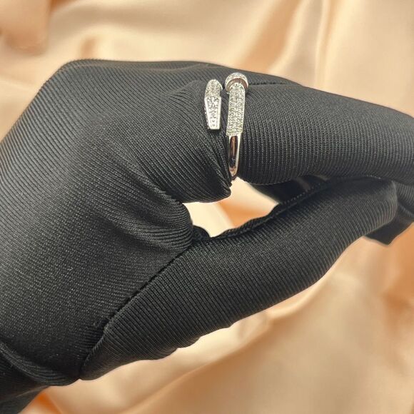 Elegant Wrap Sterling Silver Ring with Pave Crystals - Picture 5 of 6